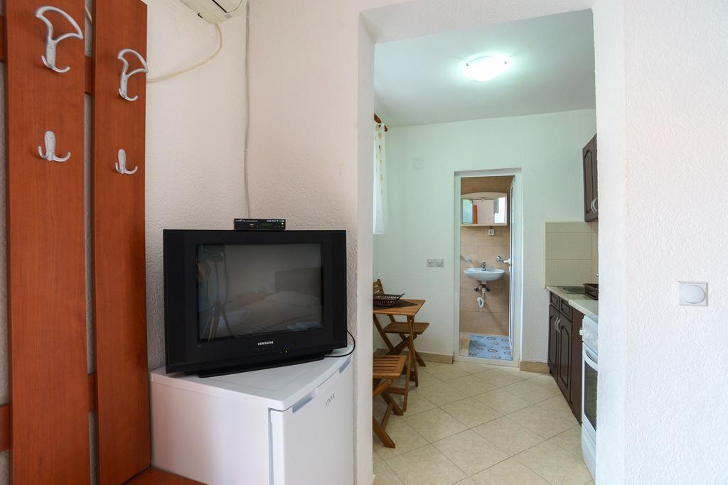Apartments Lora Bar Exterior photo