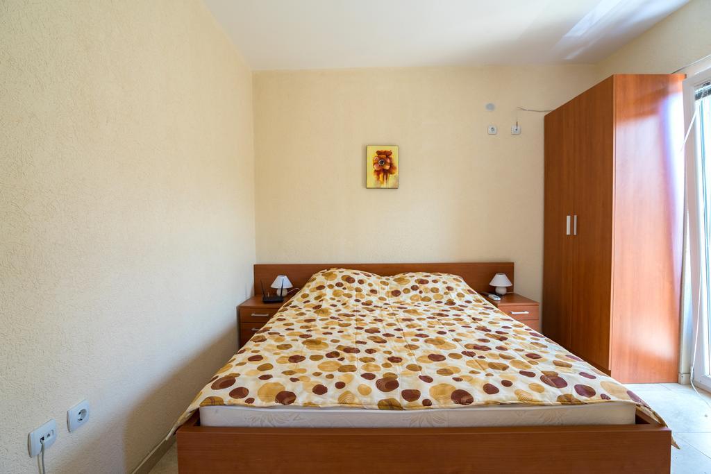 Apartments Lora Bar Exterior photo
