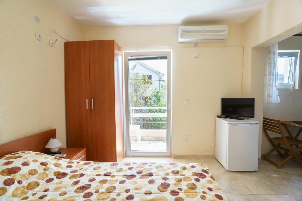 Apartments Lora Bar Exterior photo