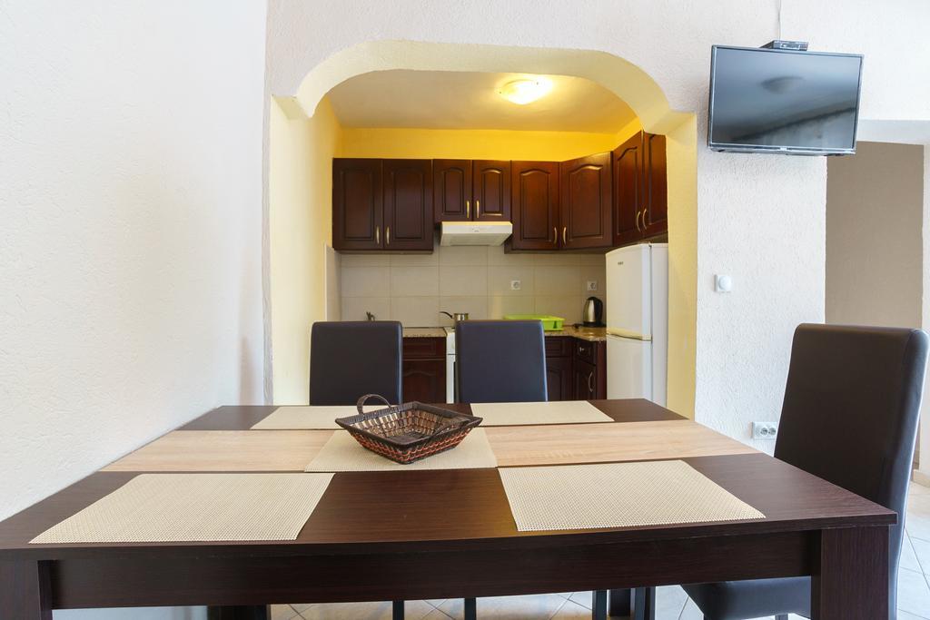 Apartments Lora Bar Exterior photo