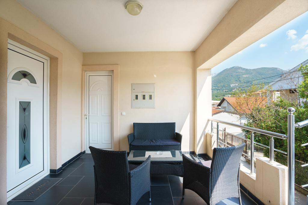 Apartments Lora Bar Exterior photo